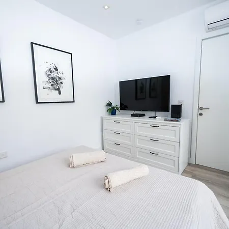Sarah's Penthouse In Appartement *