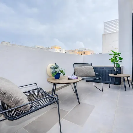 Sarah's Penthouse In * Sliema